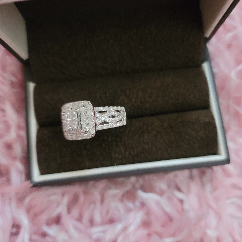 Diamond ring - Picture 2 of 5